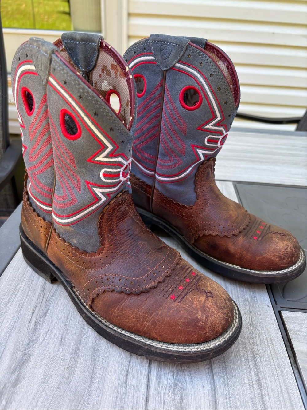 Ariat Brown Leather Western Boots with Blue shaft red/white accent. 8B